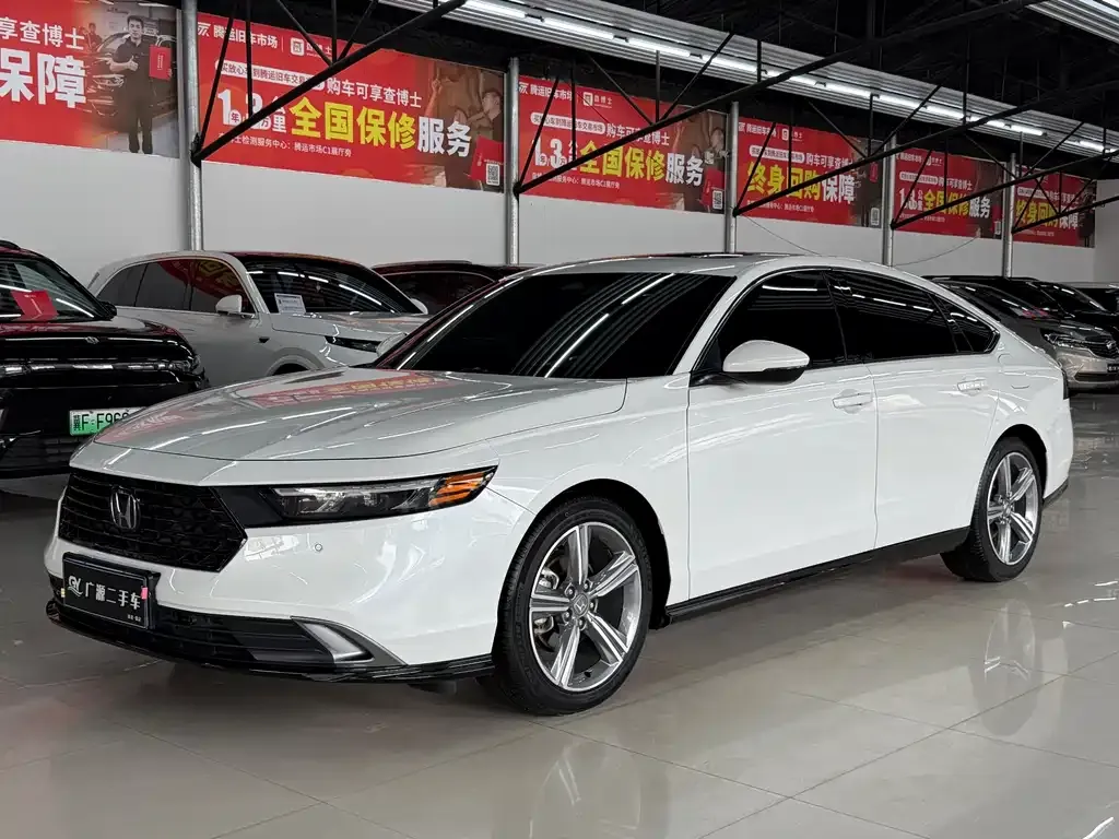Honda Accord — фото 1