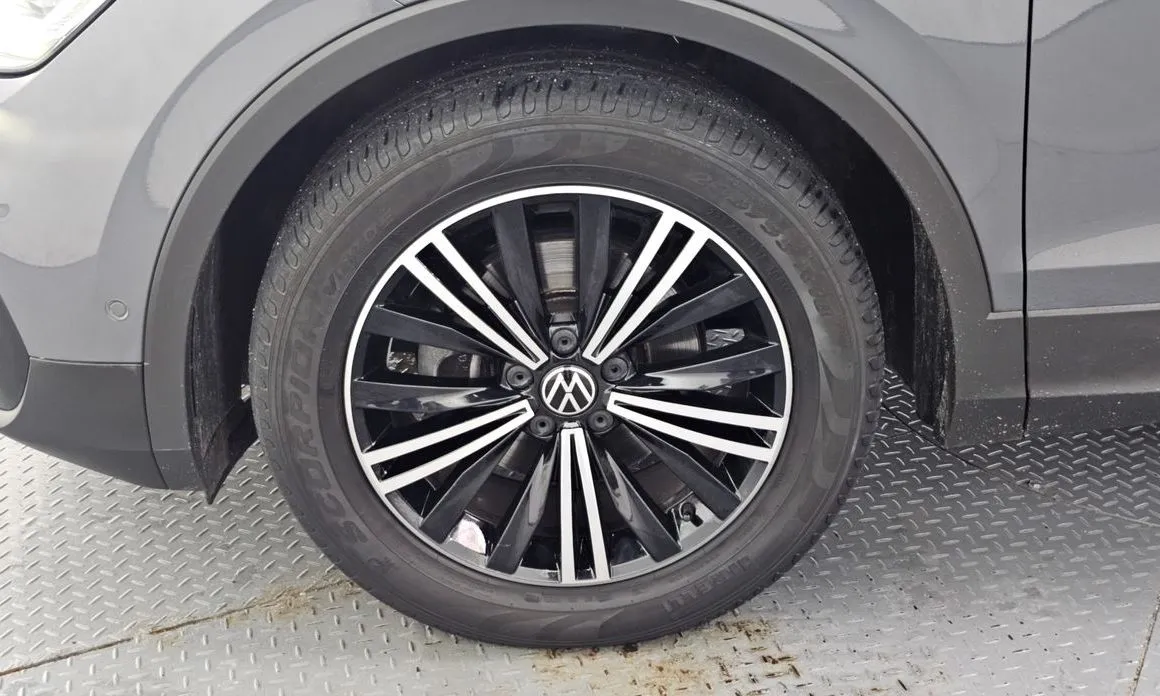 Volkswagen Tiguan — фото 9