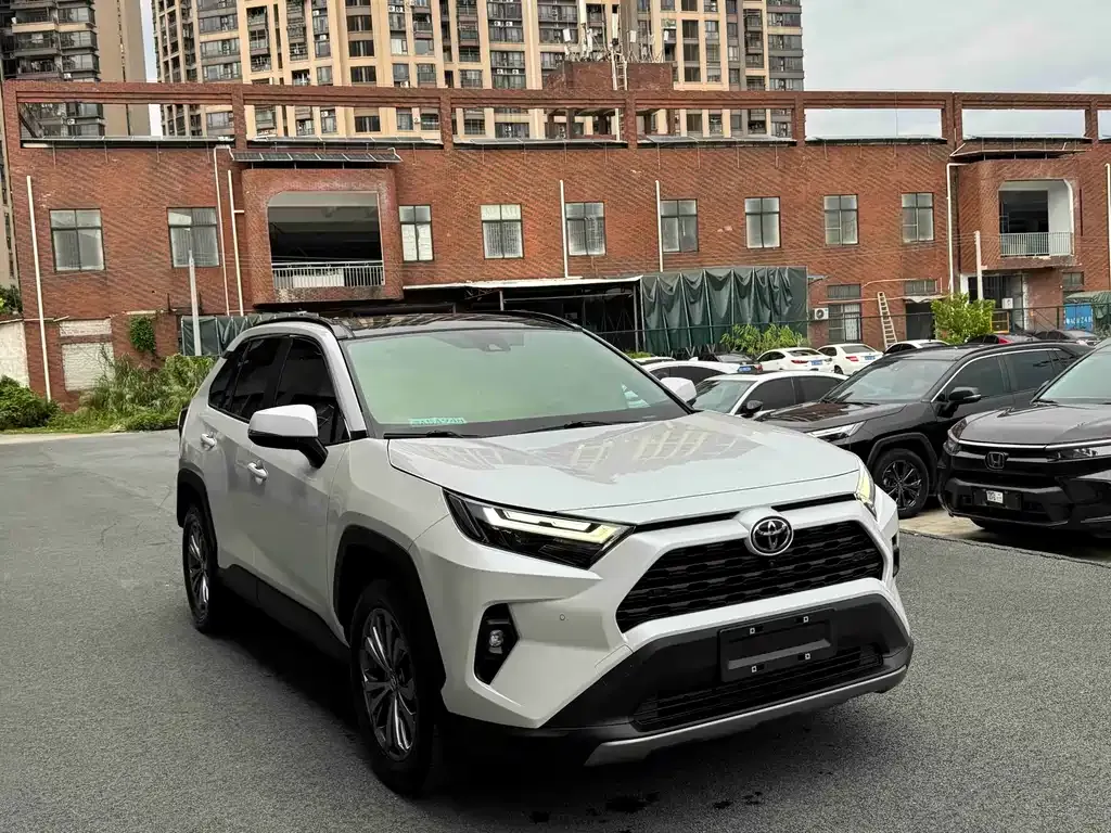 Toyota RAV4 — фото 6