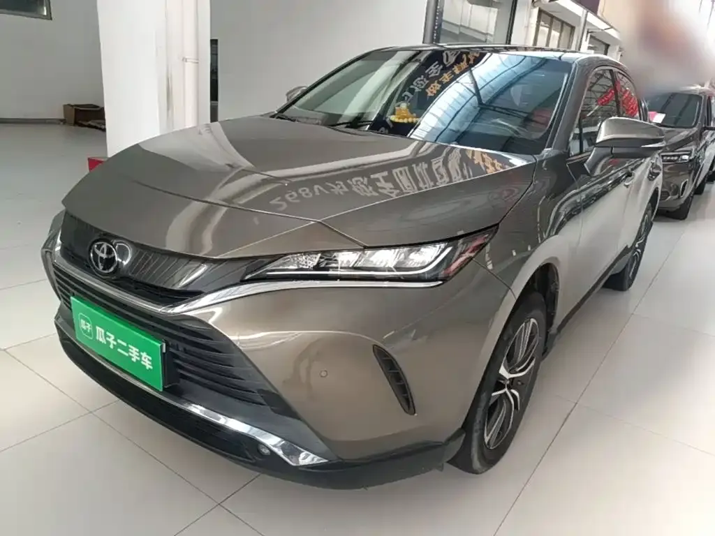 Toyota Harrier — фото 1