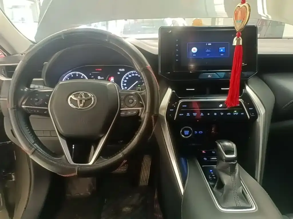 Toyota Harrier — фото 3