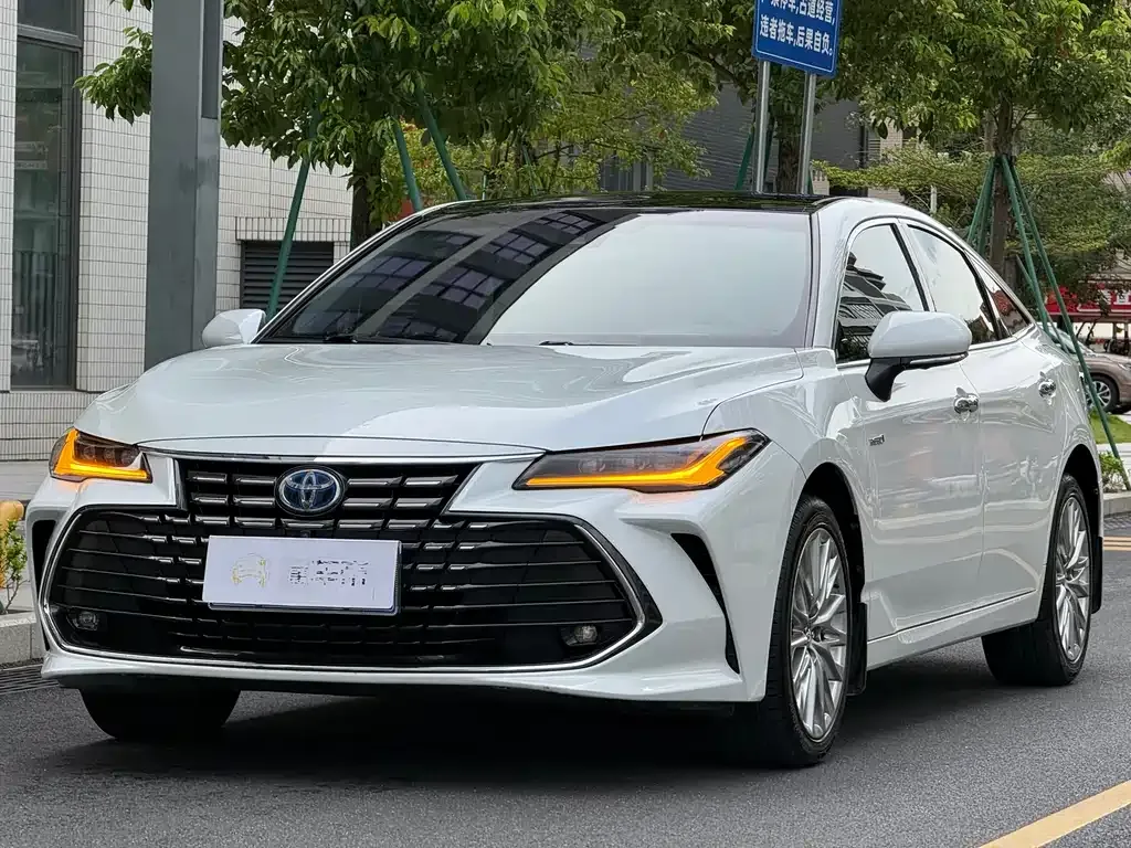 Toyota Avalon — фото 1
