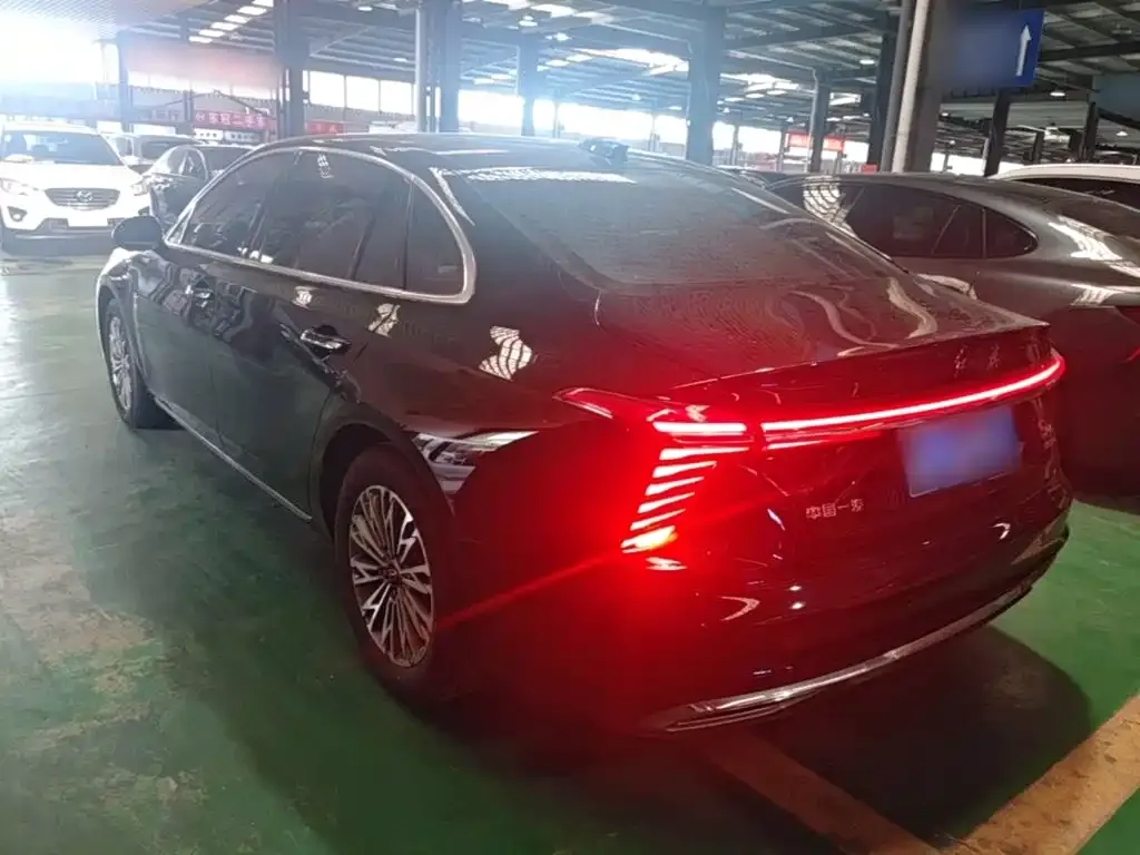 Hongqi H5 — фото 4