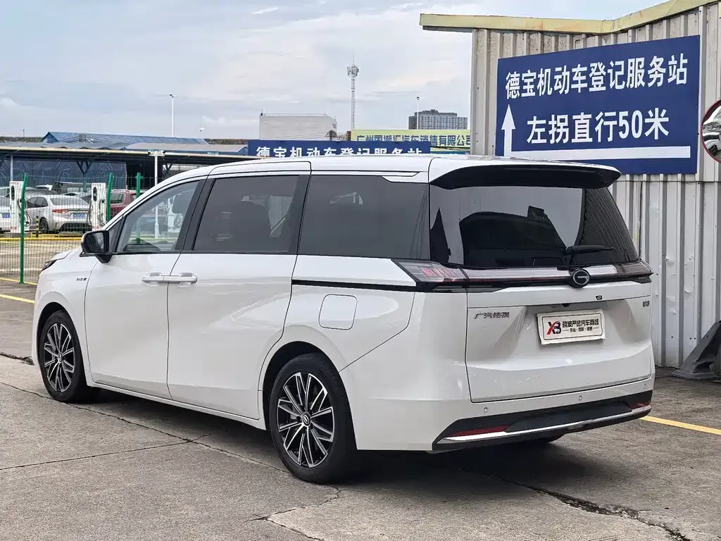 GAC Motor 传祺E8 PHEV — фото 6
