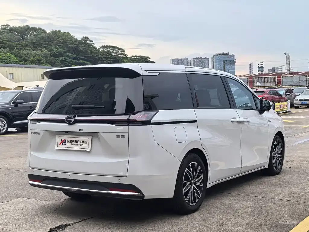 GAC Motor 传祺E8 PHEV — фото 8