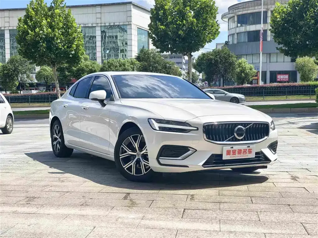 Volvo S60 — фото 9