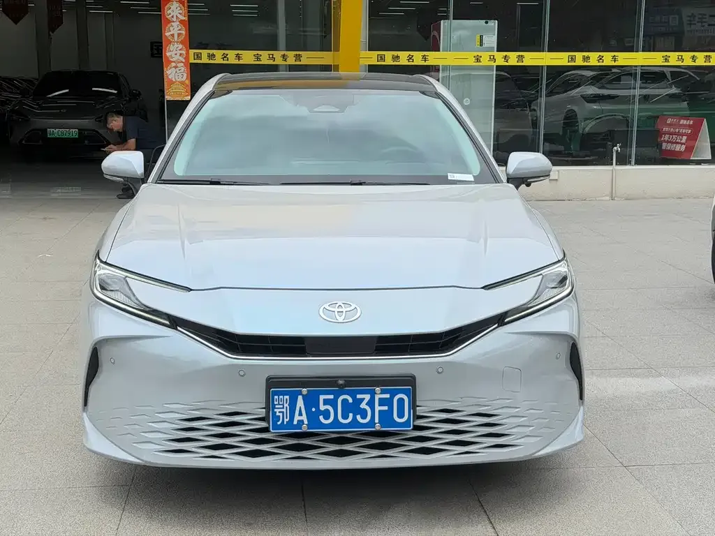 Toyota Camry — фото 10