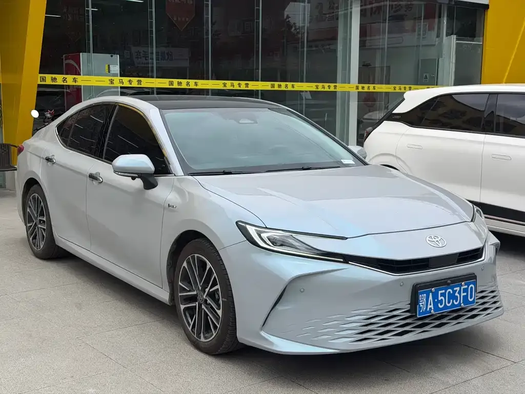 Toyota Camry — фото 8