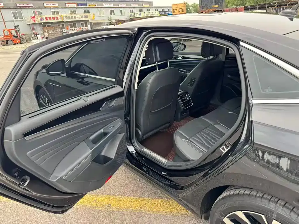 Volkswagen Passat — фото 10