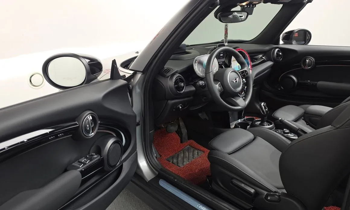 Mini Cooper Convertible 2024 из KR, фото 8