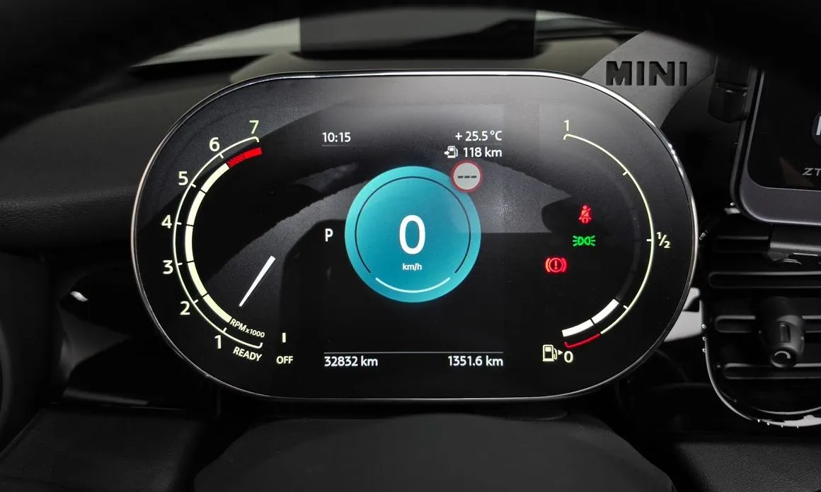 Mini Cooper Convertible 2024 из KR, фото 3