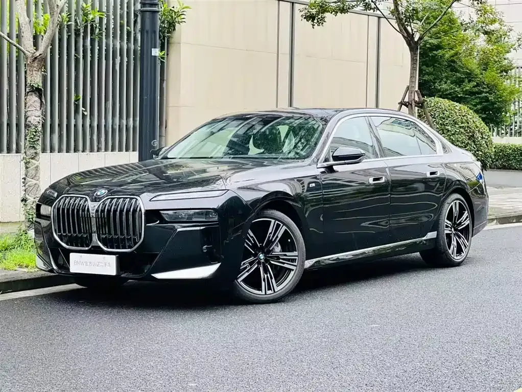 BMW 7 Series — фото 1