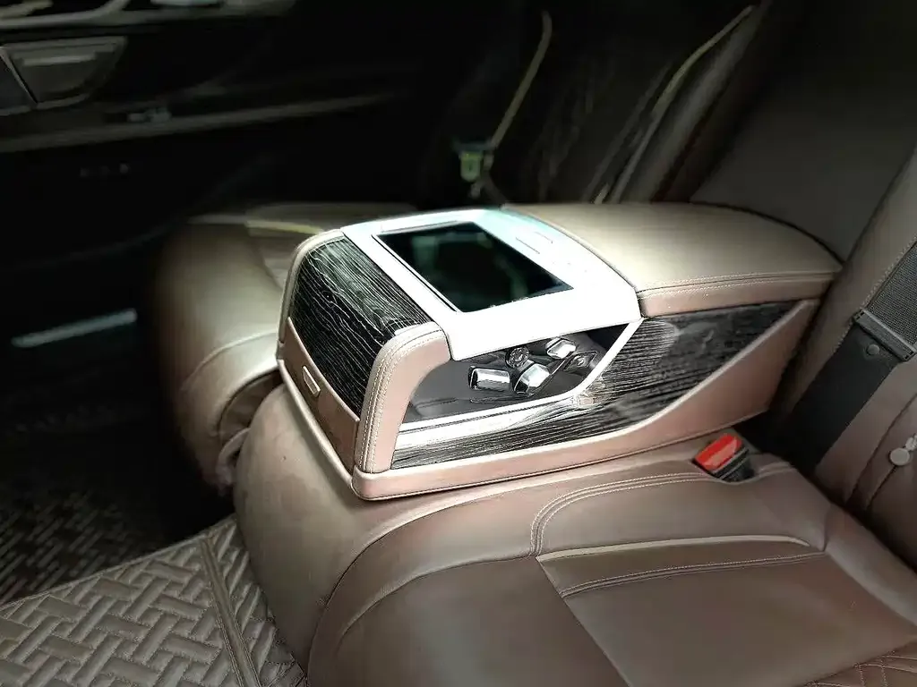 BMW 7 Series 2022 из CN, фото 4