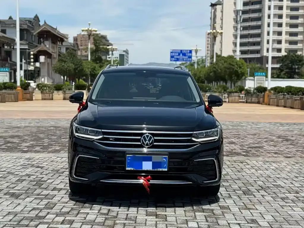 Volkswagen Tiguan L — фото 2