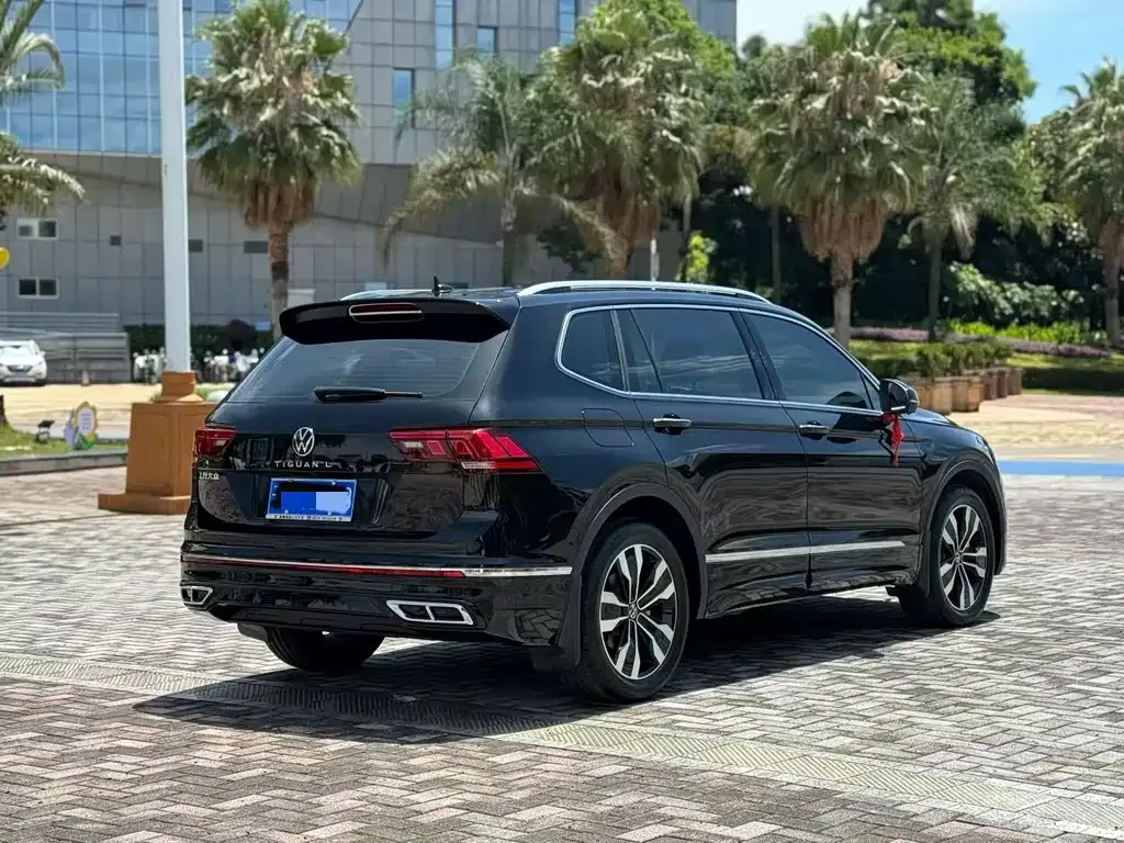 Volkswagen Tiguan L — фото 8