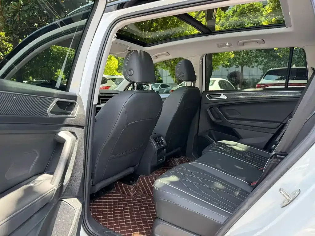 Volkswagen Tiguan L — фото 4