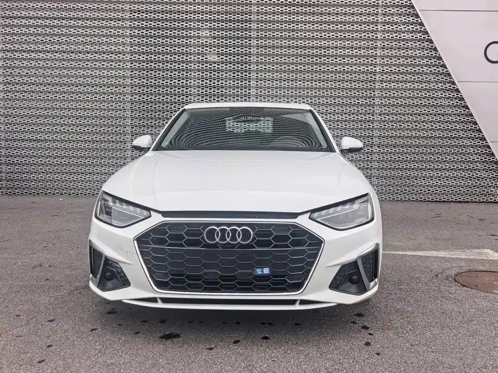 Audi A4L — фото 1