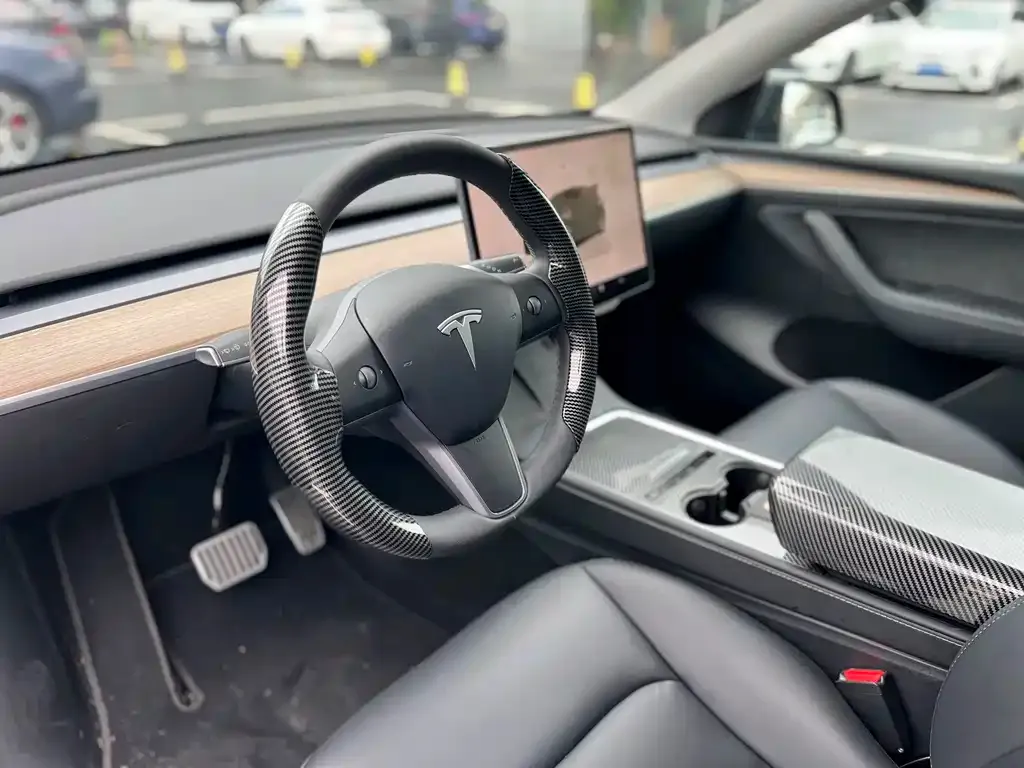 Tesla Model Y — фото 7