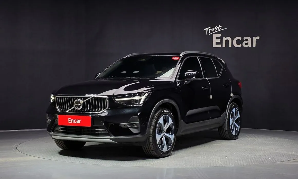 Volvo XC40 — фото 1