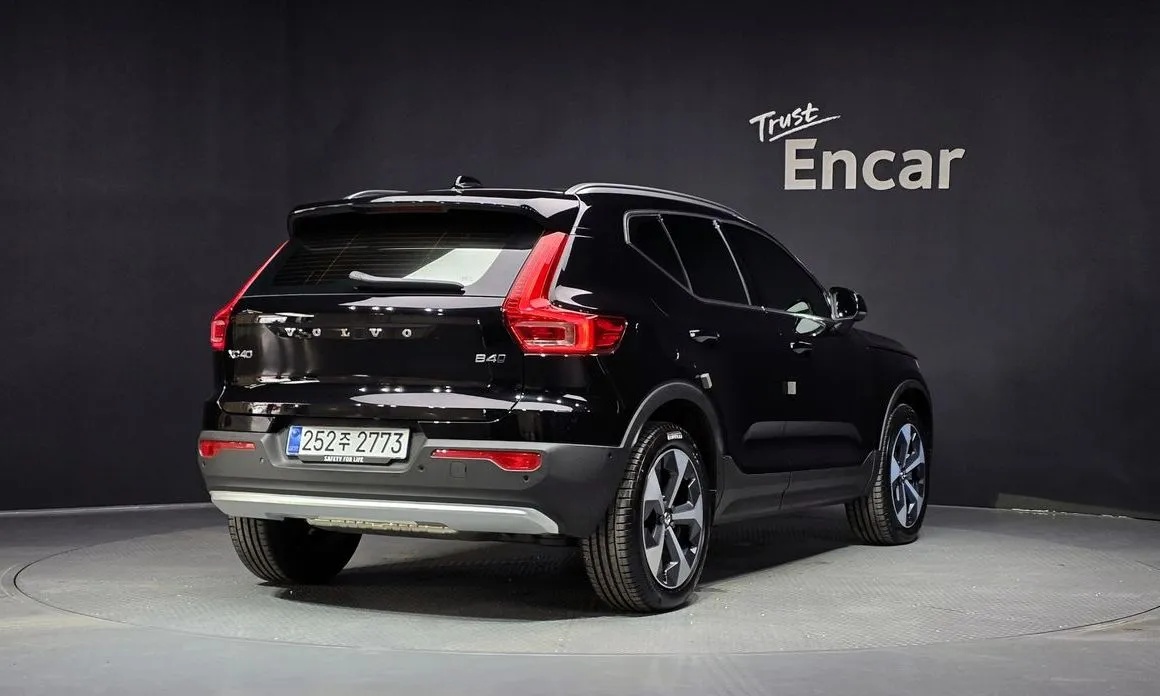 Volvo XC40 — фото 5