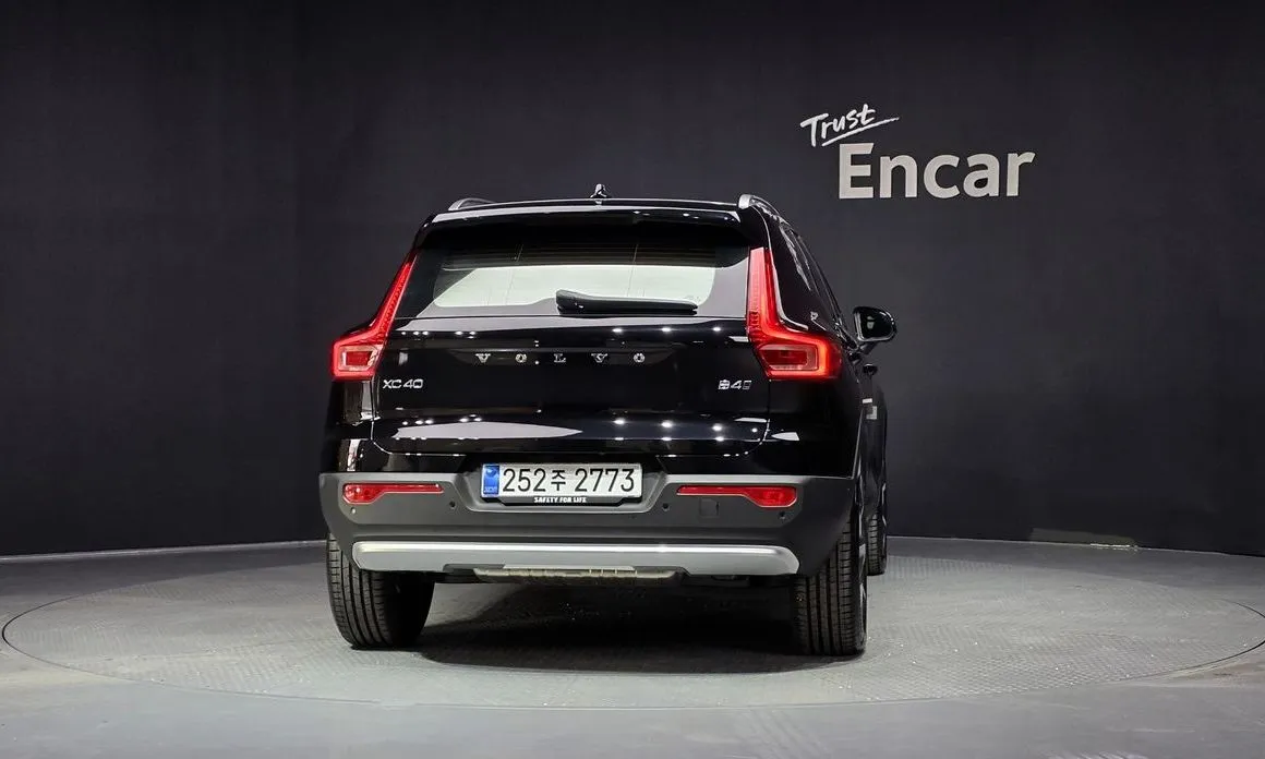 Volvo XC40 — фото 2