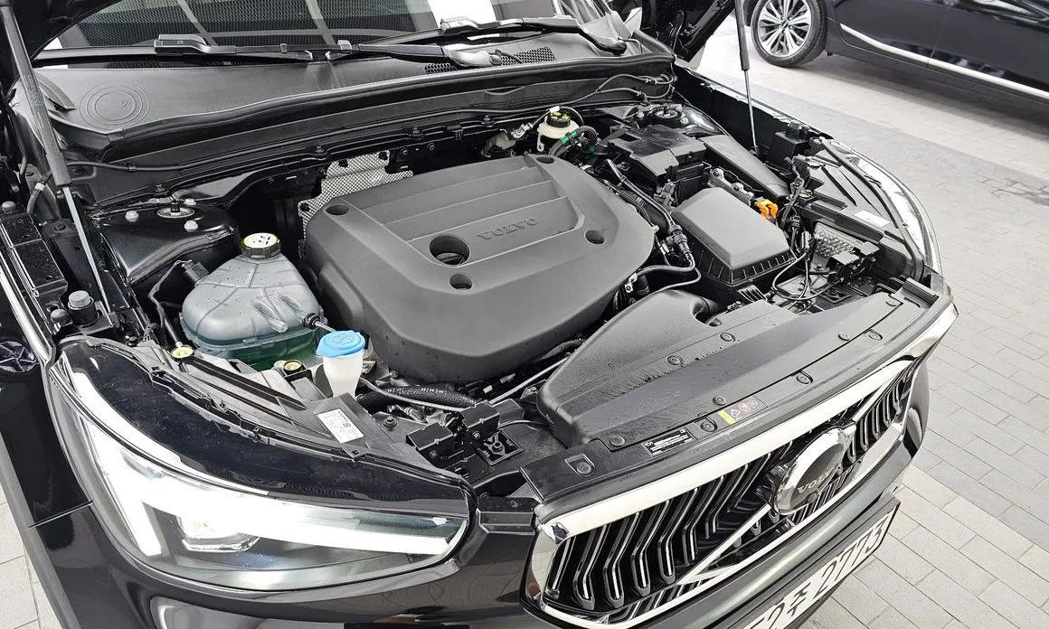 Volvo XC40 — фото 10