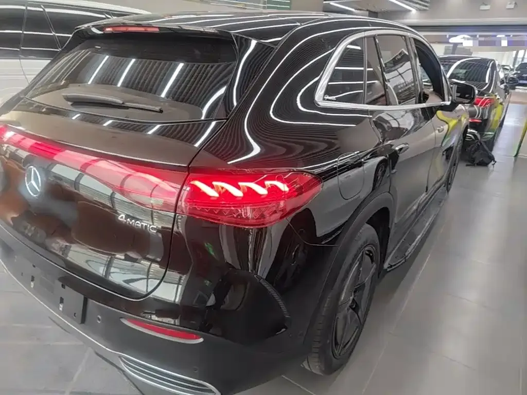 Mercedes-Benz EQE SUV — фото 4