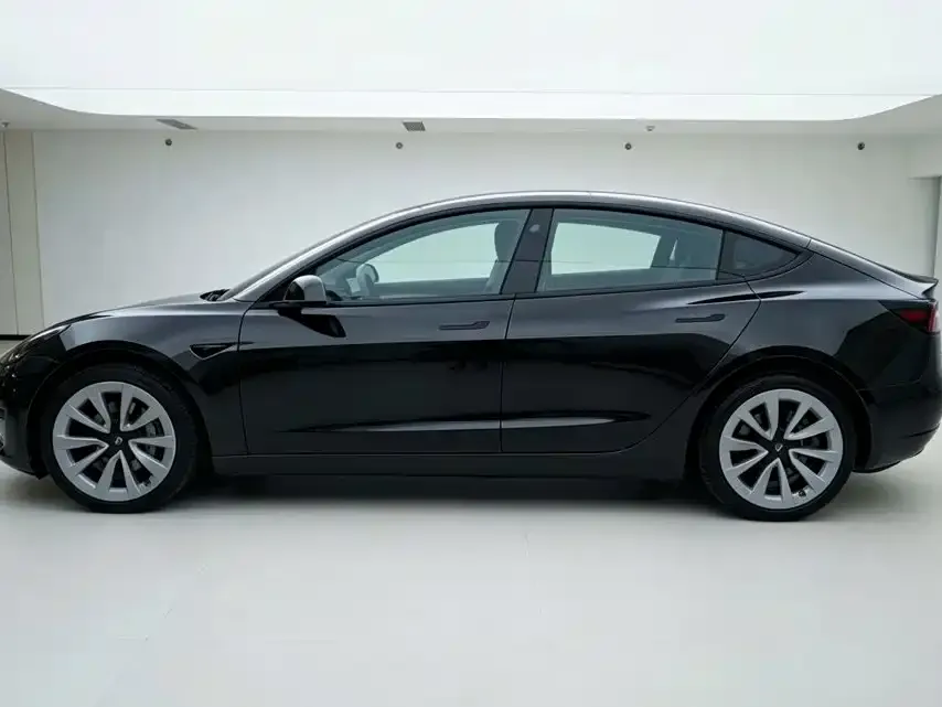 Tesla Model 3 — фото 9