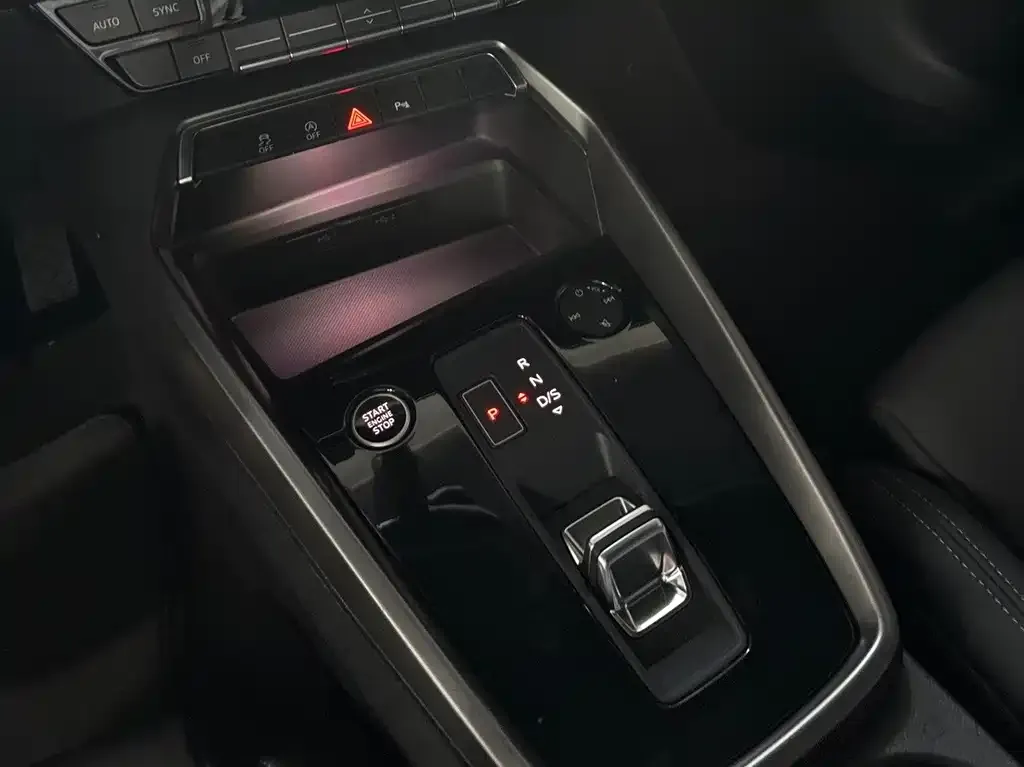 Audi A3 2024 из CN, фото 2