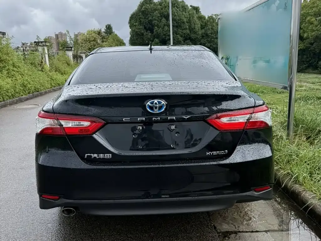 Toyota Camry — фото 10