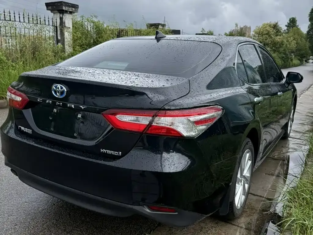 Toyota Camry — фото 5