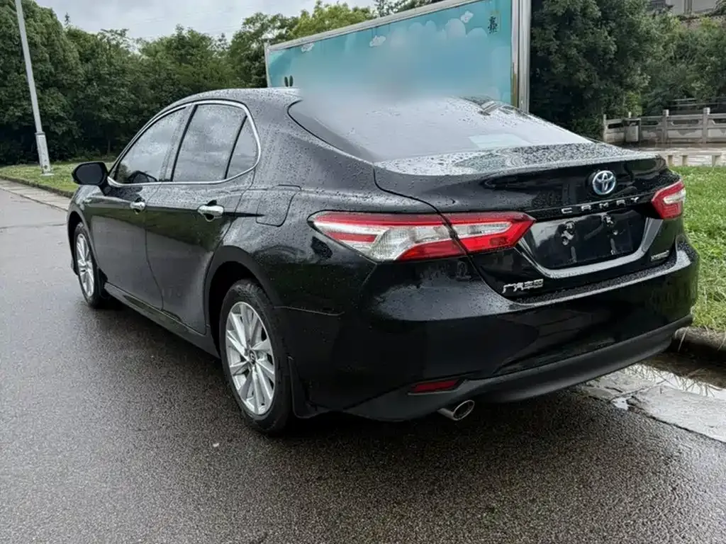 Toyota Camry — фото 7