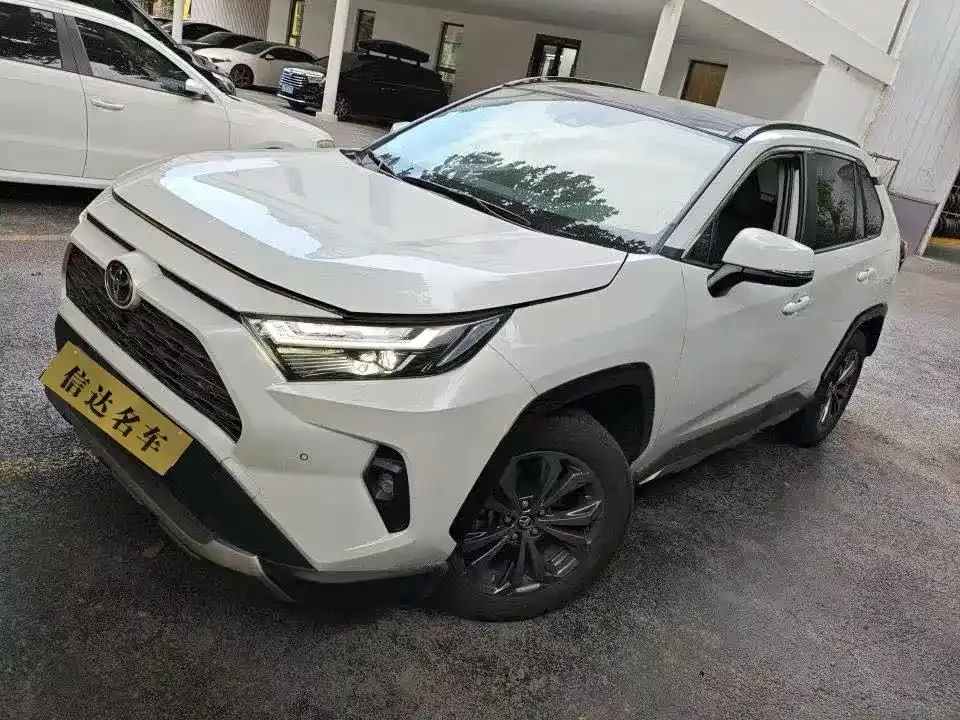 Toyota RAV4 — фото 1