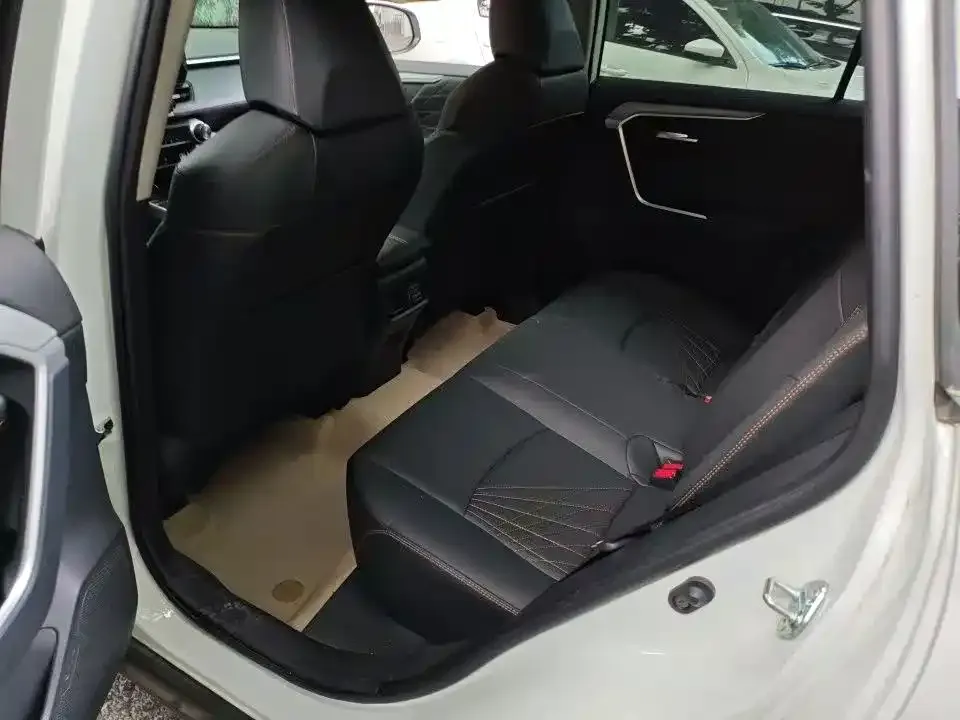 Toyota RAV4 — фото 3