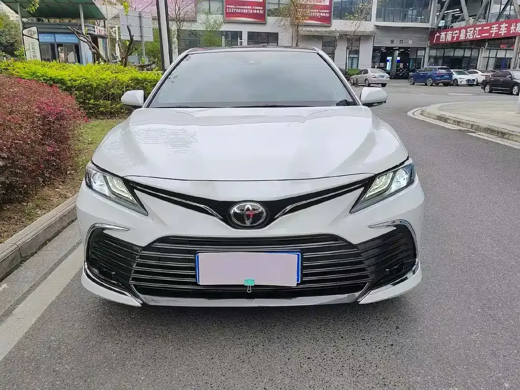 Toyota Camry — фото 6