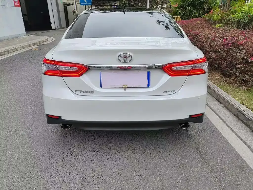 Toyota Camry — фото 5