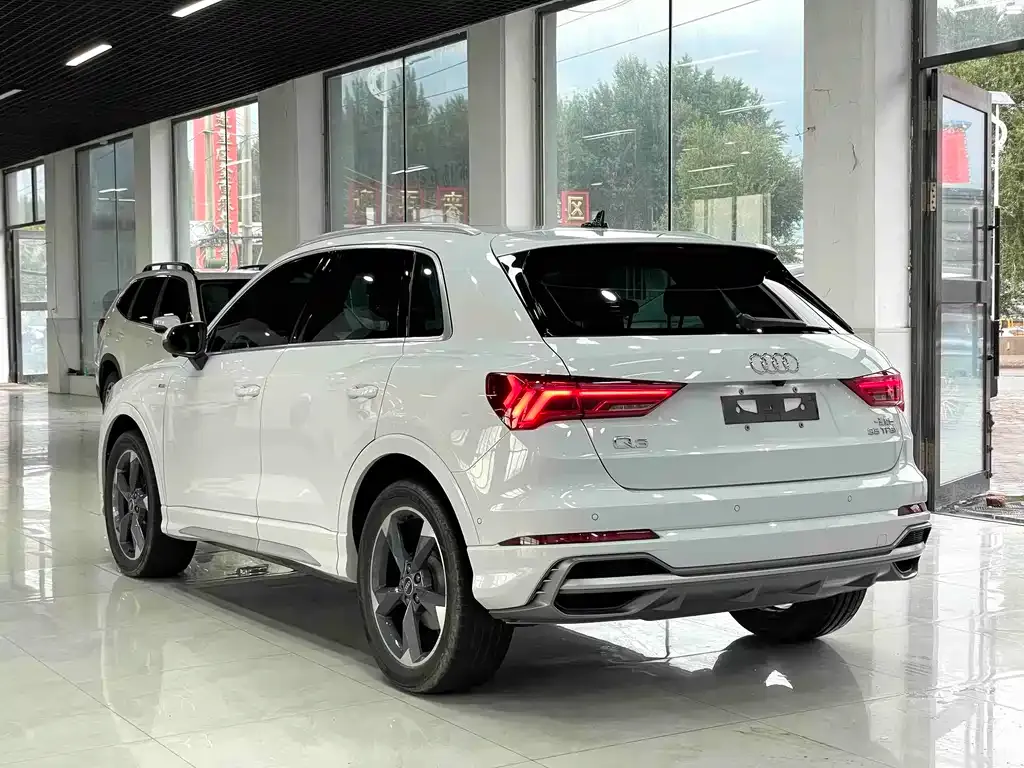 Audi Q3 — фото 10