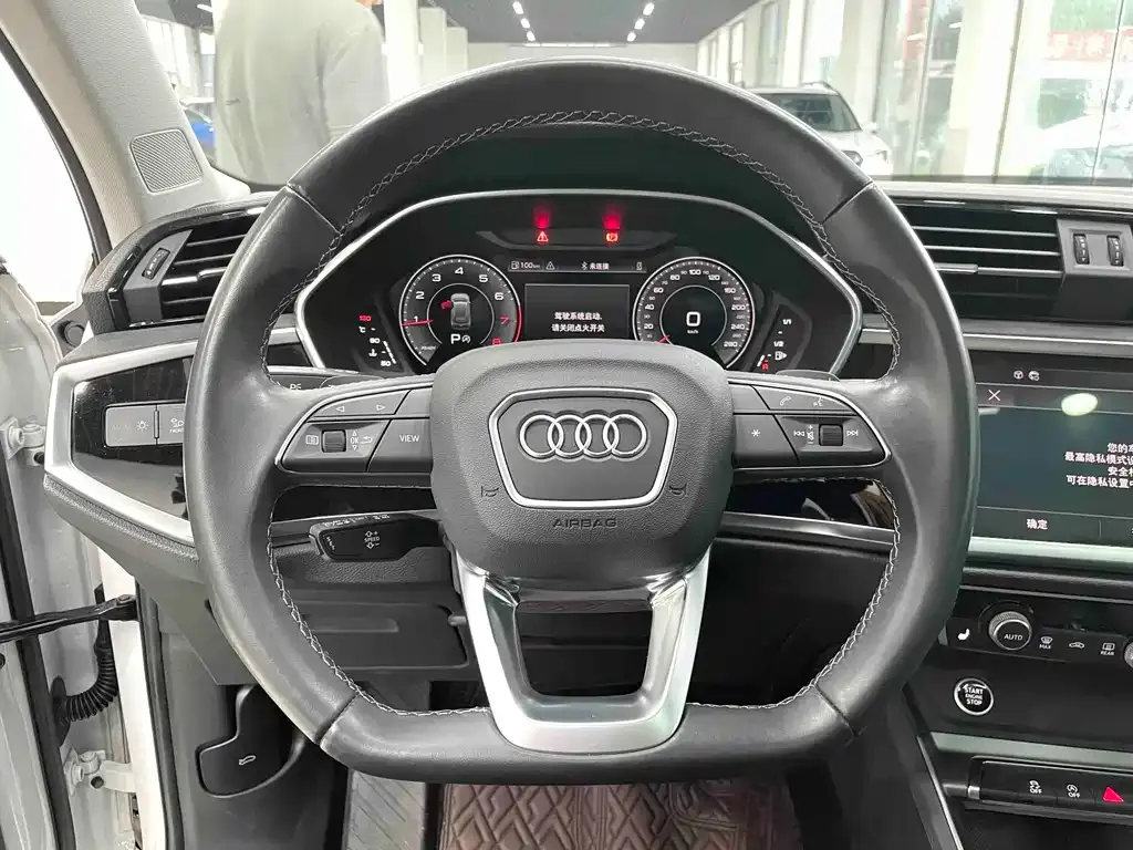 Audi Q3 — фото 5