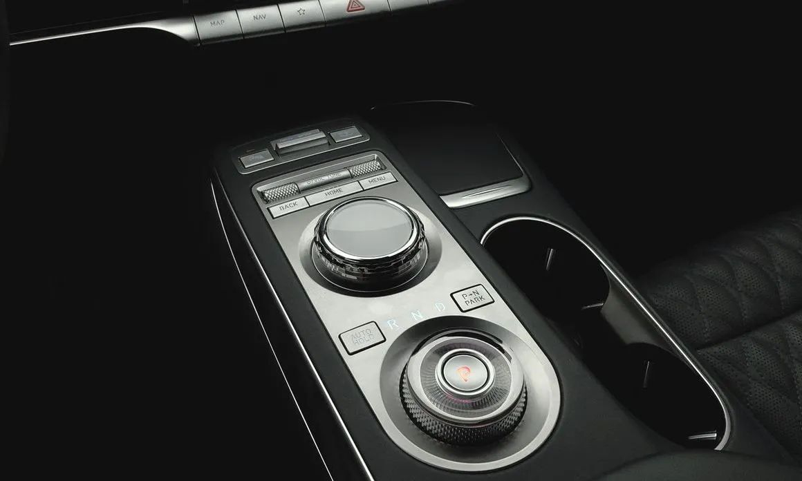 Genesis GV70 — фото 2