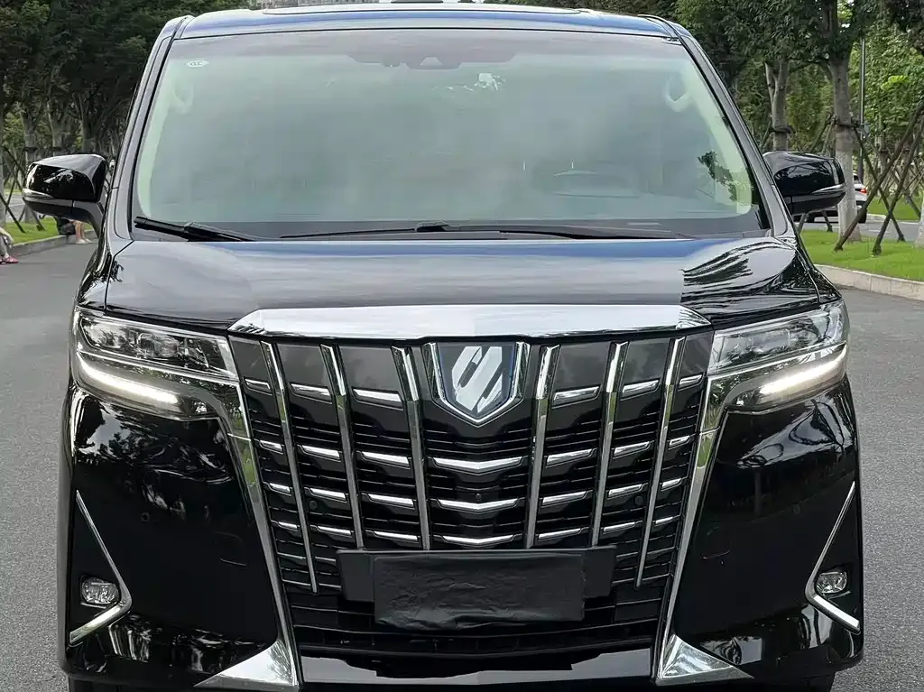 Toyota Alphard — фото 2