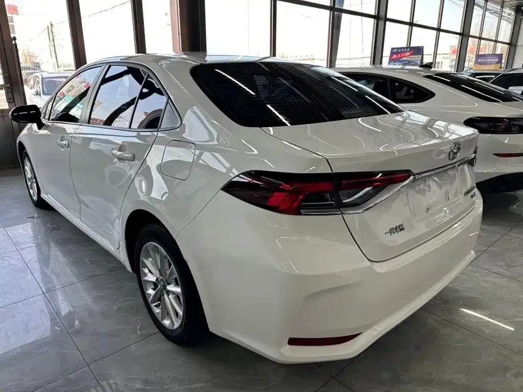 Toyota Corolla — фото 5