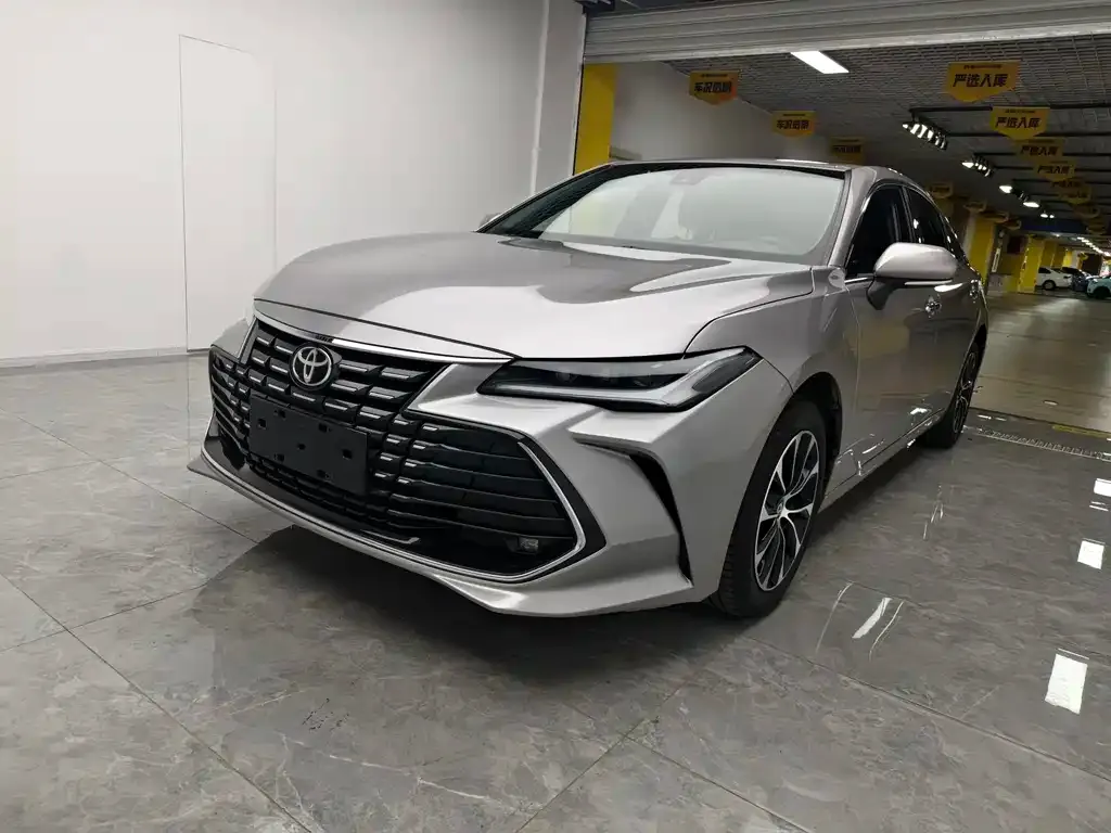 Toyota Avalon — фото 1