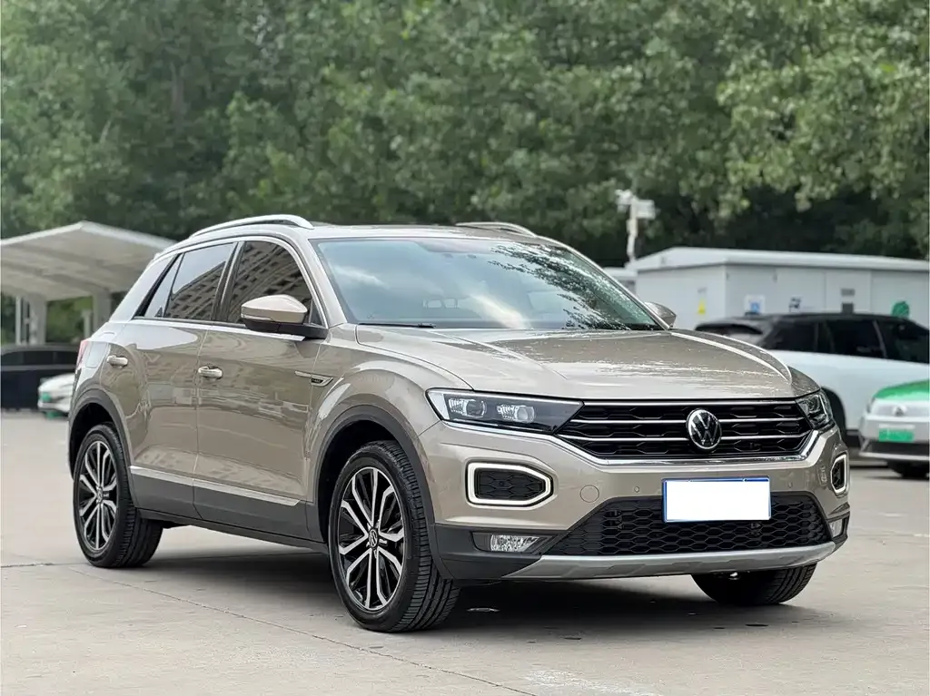 Volkswagen T-Roc — фото 10