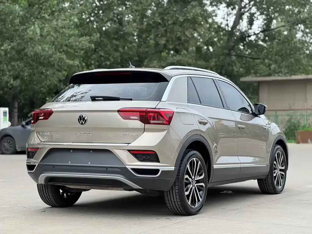Volkswagen T-Roc — фото 6