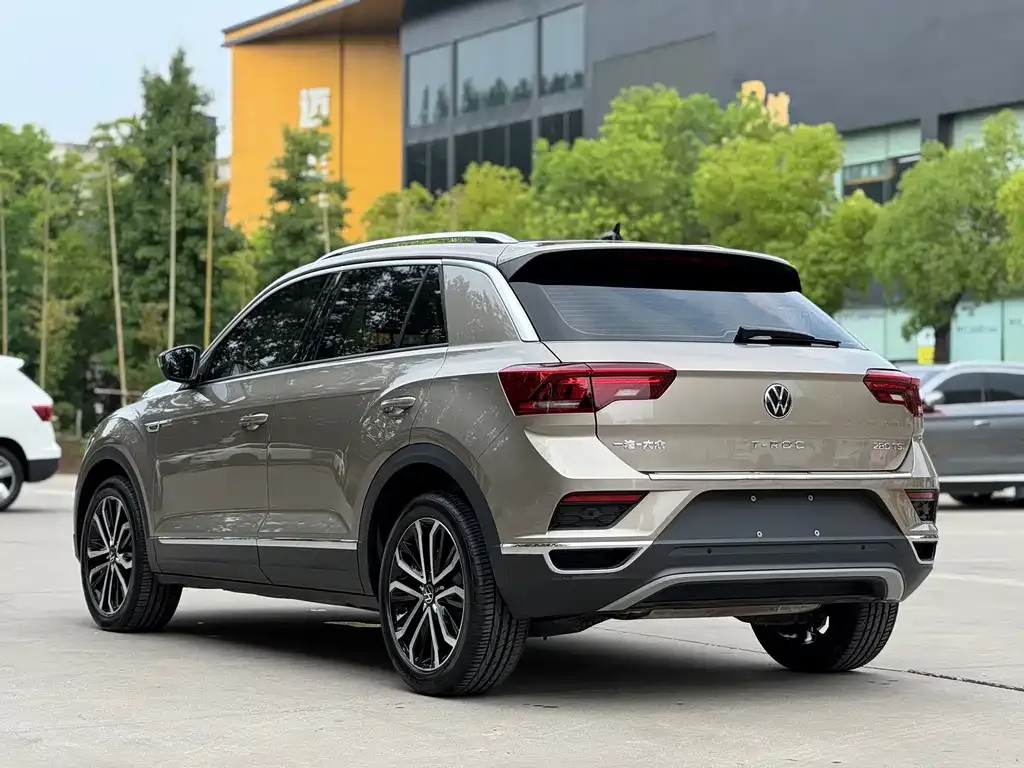 Volkswagen T-Roc — фото 5