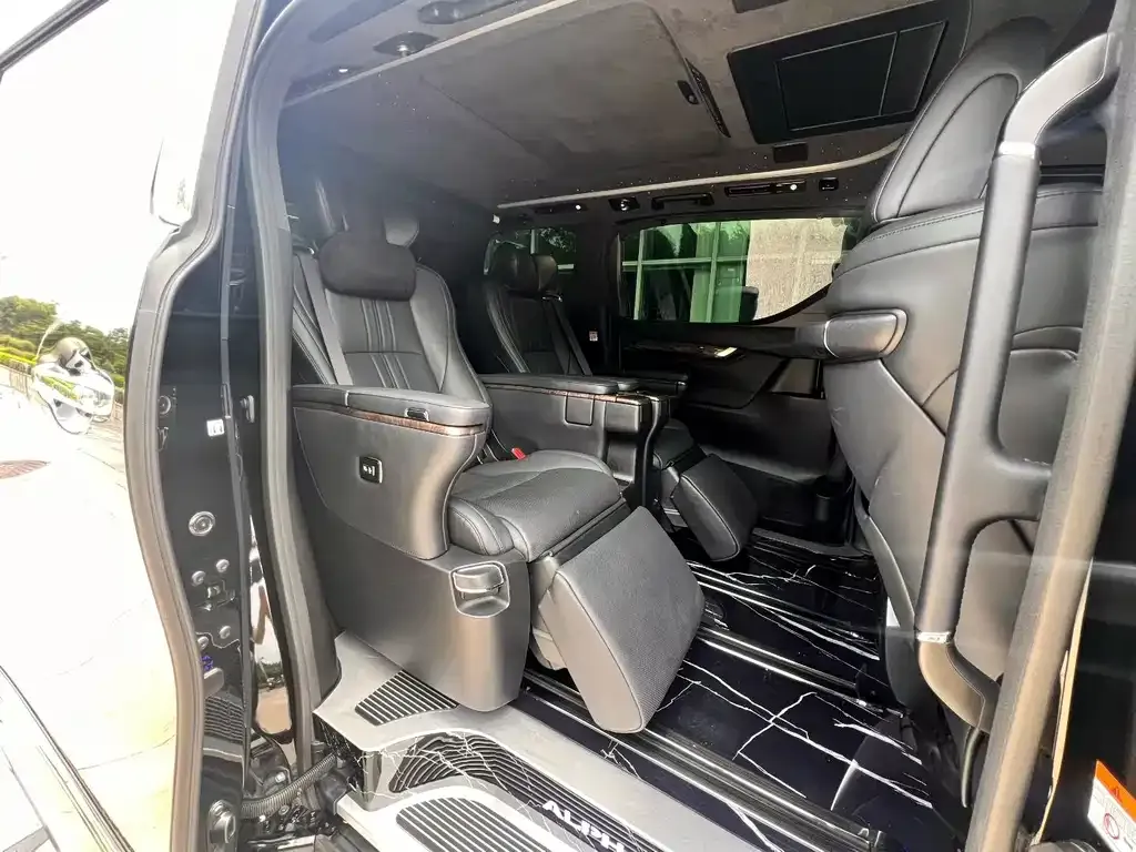 Toyota Alphard — фото 6