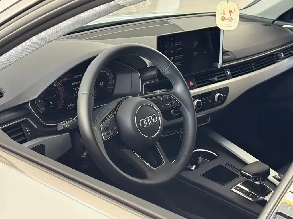 Audi A4L — фото 5