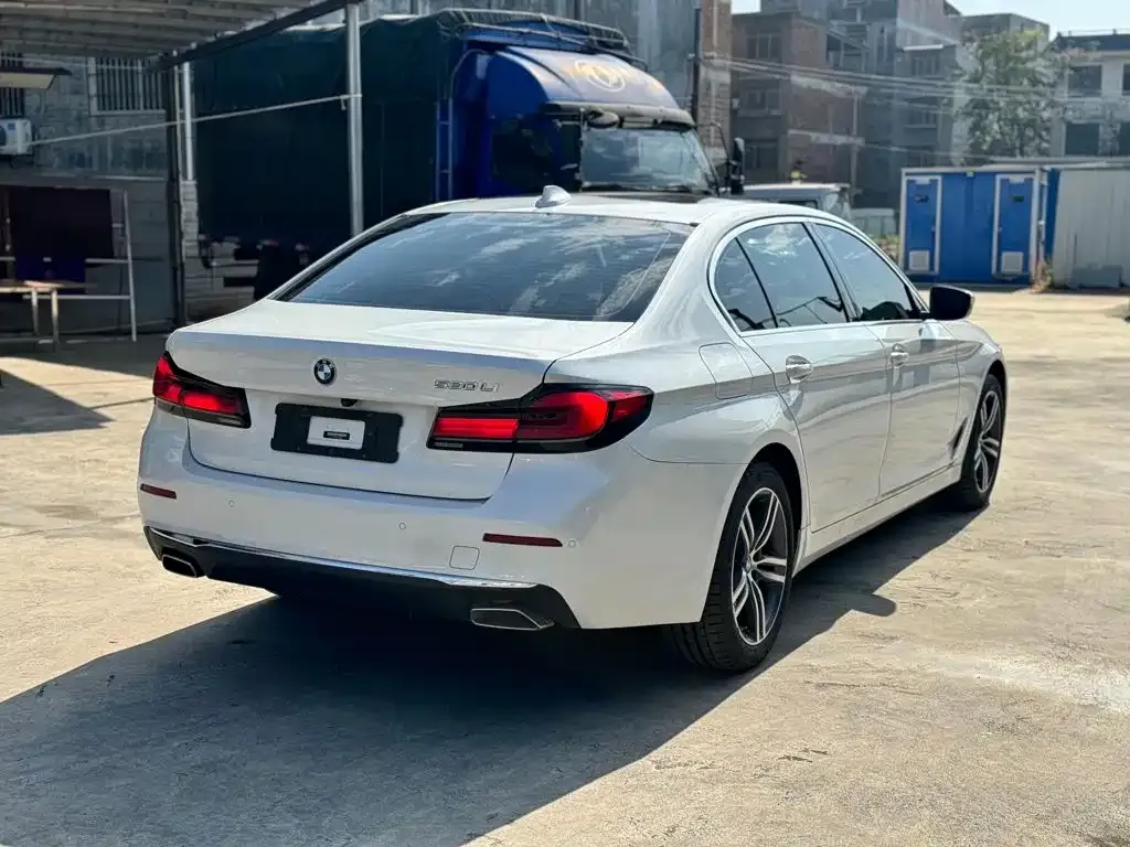 BMW 5 Series — фото 10