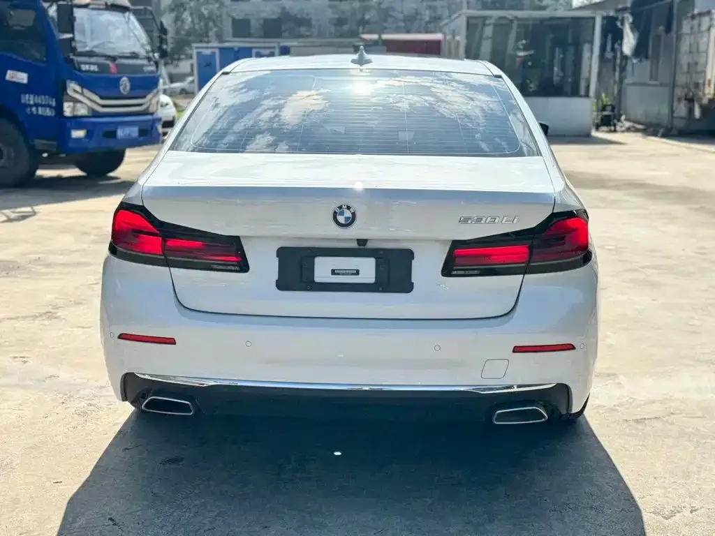 BMW 5 Series — фото 2