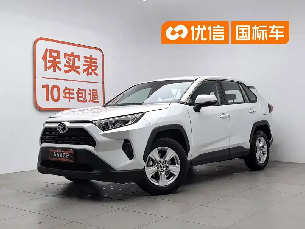 Toyota RAV4 — фото 1